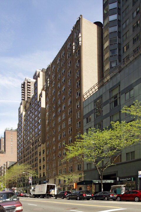 305-311 W 57th St in New York, NY - Building Photo