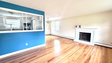 1519 Sullivan Ave in South Windsor, CT - Foto de edificio - Building Photo