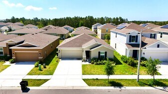 639 Daring Dr in Davenport, FL - Building Photo