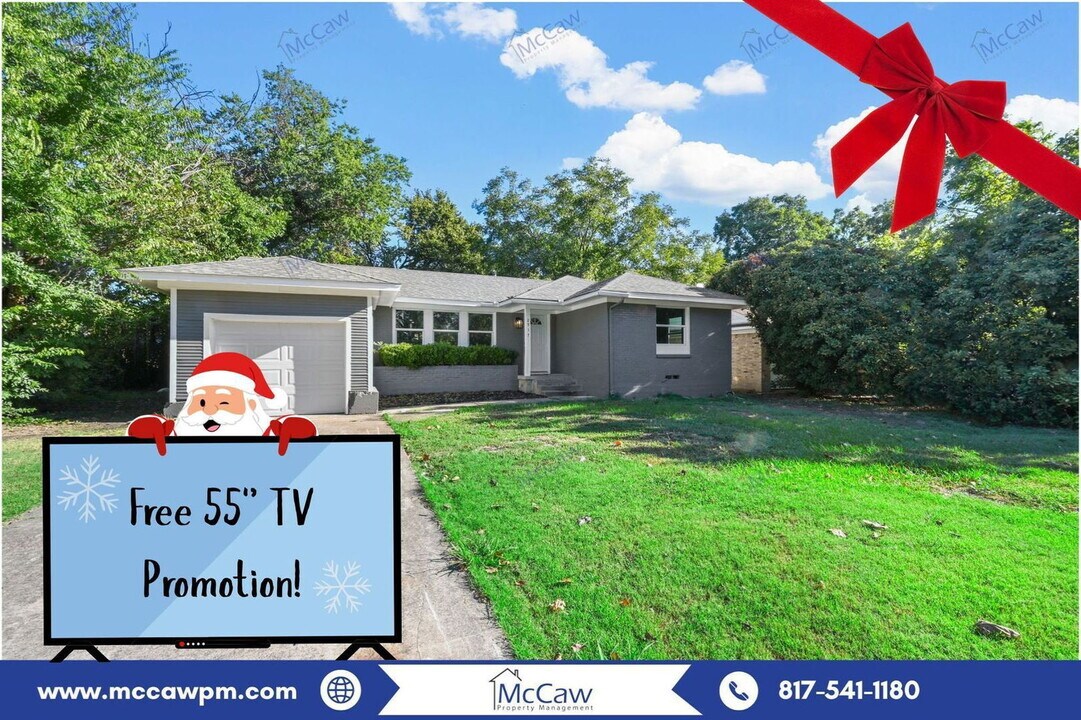 2517 Tisinger Ave in Dallas, TX - Building Photo