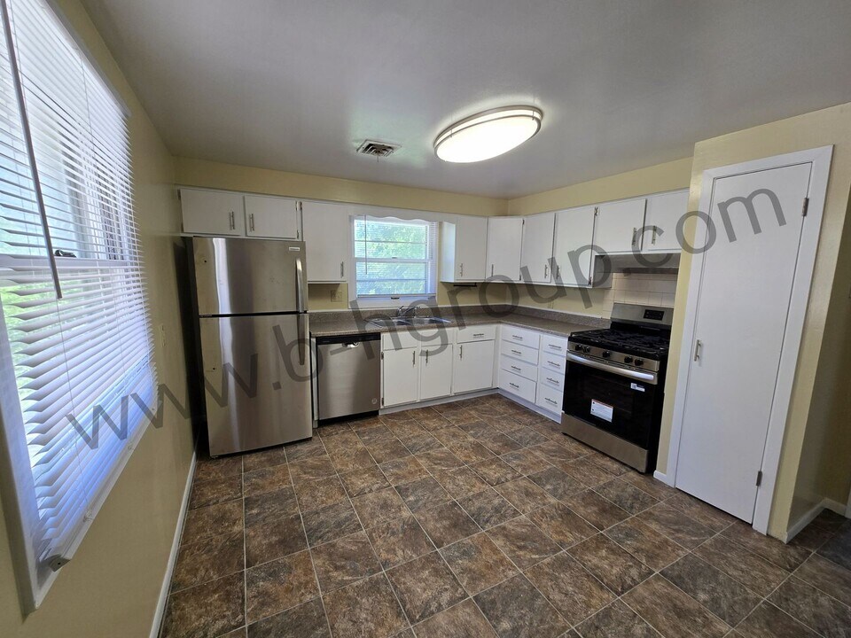8059 27th Ave in Kenosha, WI - Building Photo