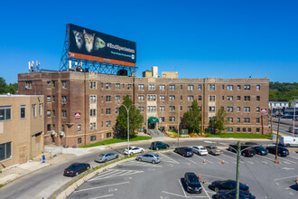 Elizabeth Manor Apartments in Upper Darby, PA - Building Photo - Building Photo