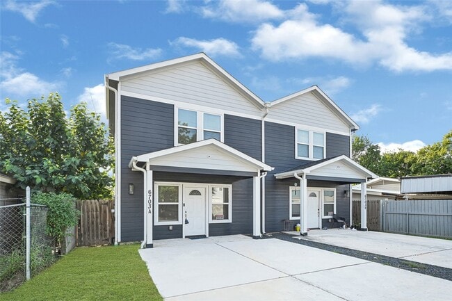 6703 St Augustine St in Houston, TX - Building Photo - Building Photo