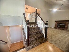 913 NE Michael Dr in Lee's Summit, MO - Building Photo - Building Photo