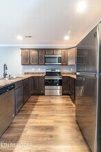 924 Warrior Hill Dr in Louisville, TN - Foto de edificio - Building Photo