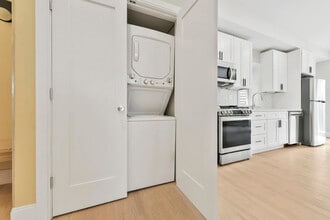 184 Paris St, Unit 3 in Boston, MA - Building Photo - Building Photo