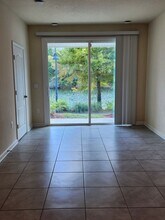 545 Running Wds St in Orange Park, FL - Foto de edificio - Building Photo