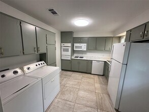 1771 Mariposa Dr in Dallas, TX - Building Photo - Building Photo
