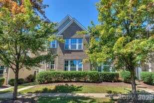 8273 Viewpoint Lane in Cornelius, NC - Building Photo