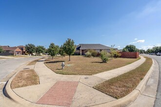807 Big Sur Trail in Taylor, TX - Building Photo - Building Photo