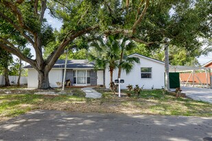 4936 40th Ave N in St. Petersburg, FL - Building Photo