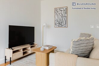 235 W 48th St in New York, NY - Building Photo - Building Photo