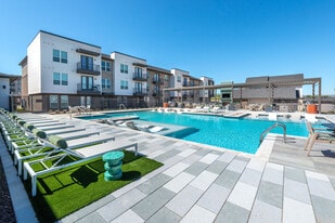 Alpine Village in Grand Prairie, TX - Building Photo