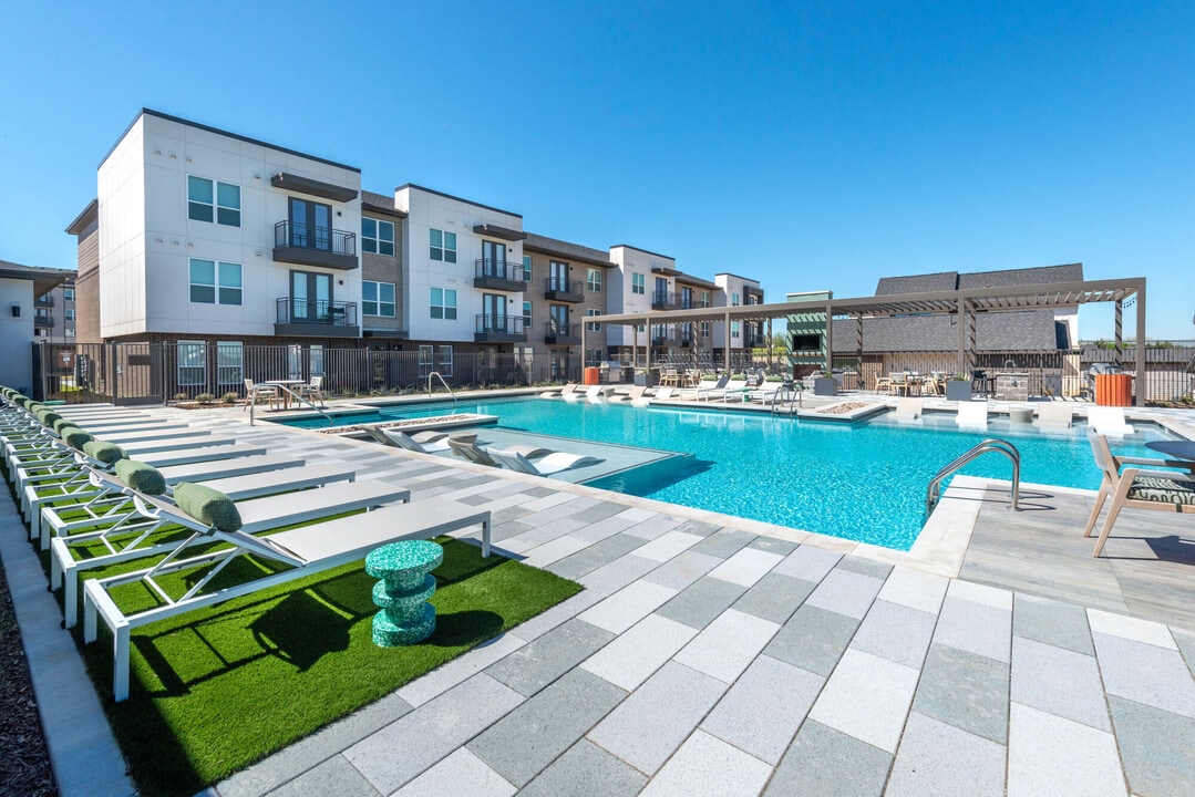 Alpine Village in Grand Prairie, TX - Foto de edificio