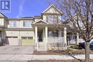 25 Aird Ct in Milton, ON - Building Photo