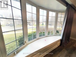 8 Storey Crescent in Toronto, ON - Building Photo - Building Photo