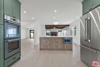 4444 Don Felipe Dr in Los Angeles, CA - Building Photo - Building Photo