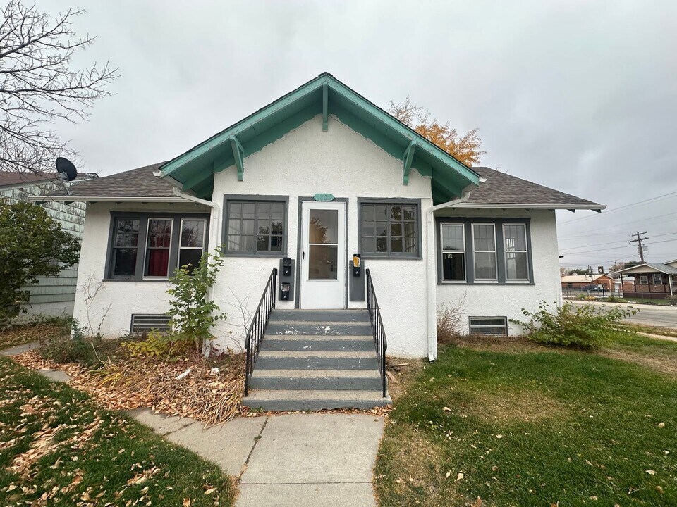 1102 E 14th St in Scottsbluff, NE - Building Photo