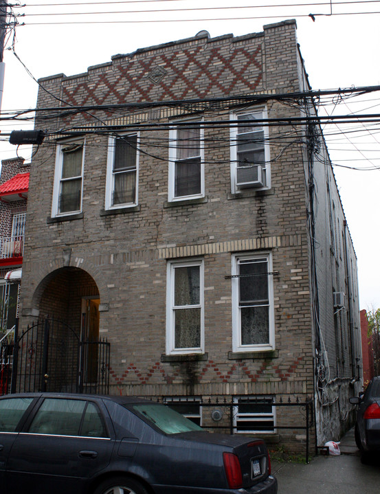 646 E 223rd St in Bronx, NY - Building Photo