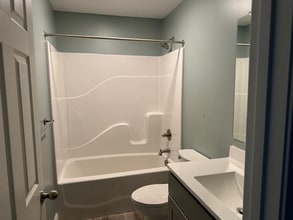 136 Millstone St in Bridgewater, VA - Foto de edificio - Building Photo