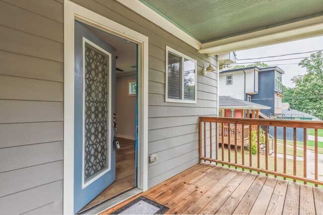 1387 Lyle Ave in East Point, GA - Building Photo - Building Photo