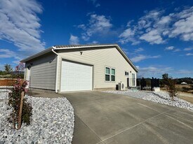 11303 Quartz Hill Rd in Redding, CA - Building Photo