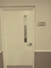 900 SW 8th St in Miami, FL - Foto de edificio - Building Photo