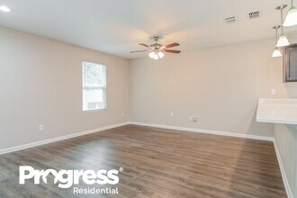 1390 Sarahs Landing Dr in Jacksonville, FL - Building Photo - Building Photo