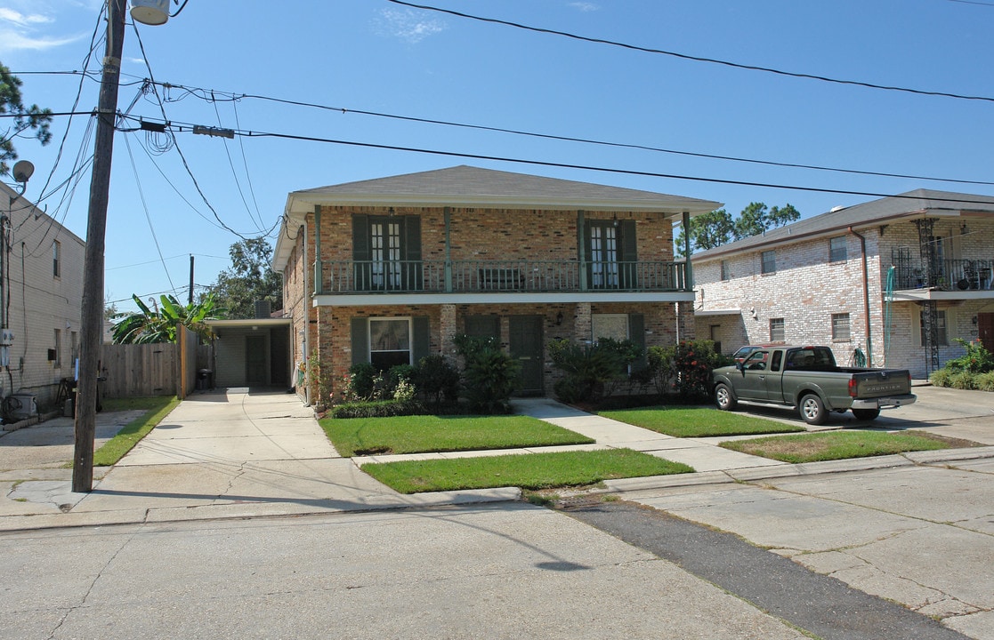 2800 Lexington Dr in Metairie, LA - Building Photo