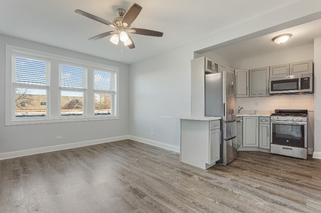 property at 1521 W Sherwin Ave