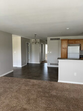 13117 Turnberry in Southgate, MI - Building Photo - Building Photo