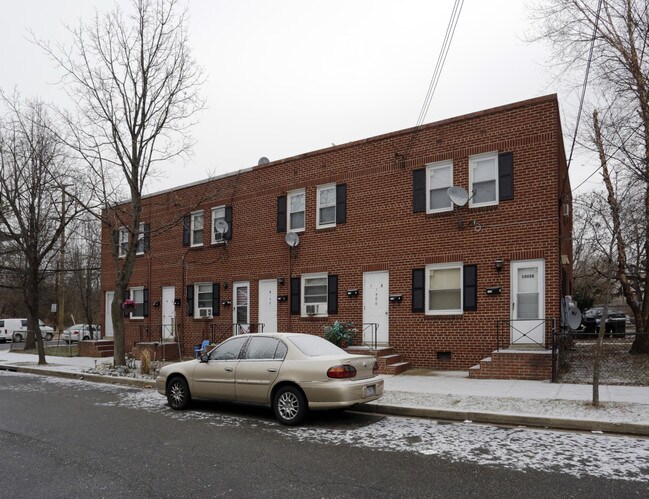 1404-1408 Young St SE in Washington, DC - Foto de edificio - Building Photo