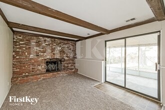 9916 Parkhill St in Lenexa, KS - Foto de edificio - Building Photo