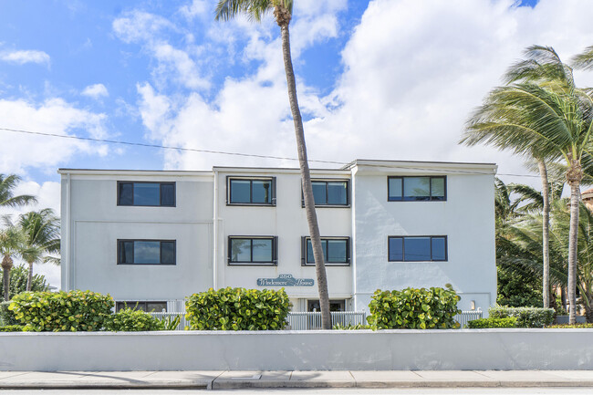 250 S Ocean Blvd in Delray Beach, FL - Building Photo - Building Photo