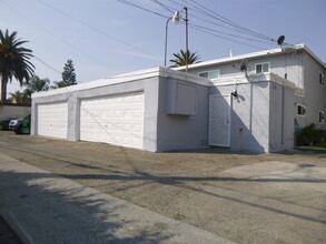 2211 S Fairview St in Santa Ana, CA - Building Photo - Building Photo