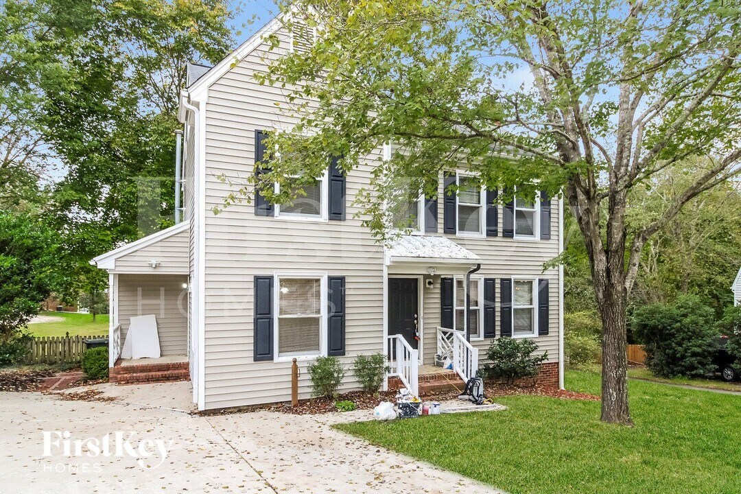 5507 Copper Hill Ct in Greensboro, NC - Foto de edificio