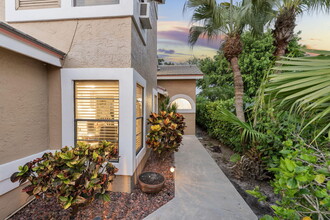 8080 Burlington Ct in Greenacres, FL - Building Photo - Building Photo