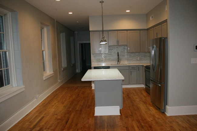 414 Broadway, Unit 201 in Albany, NY - Building Photo - Building Photo