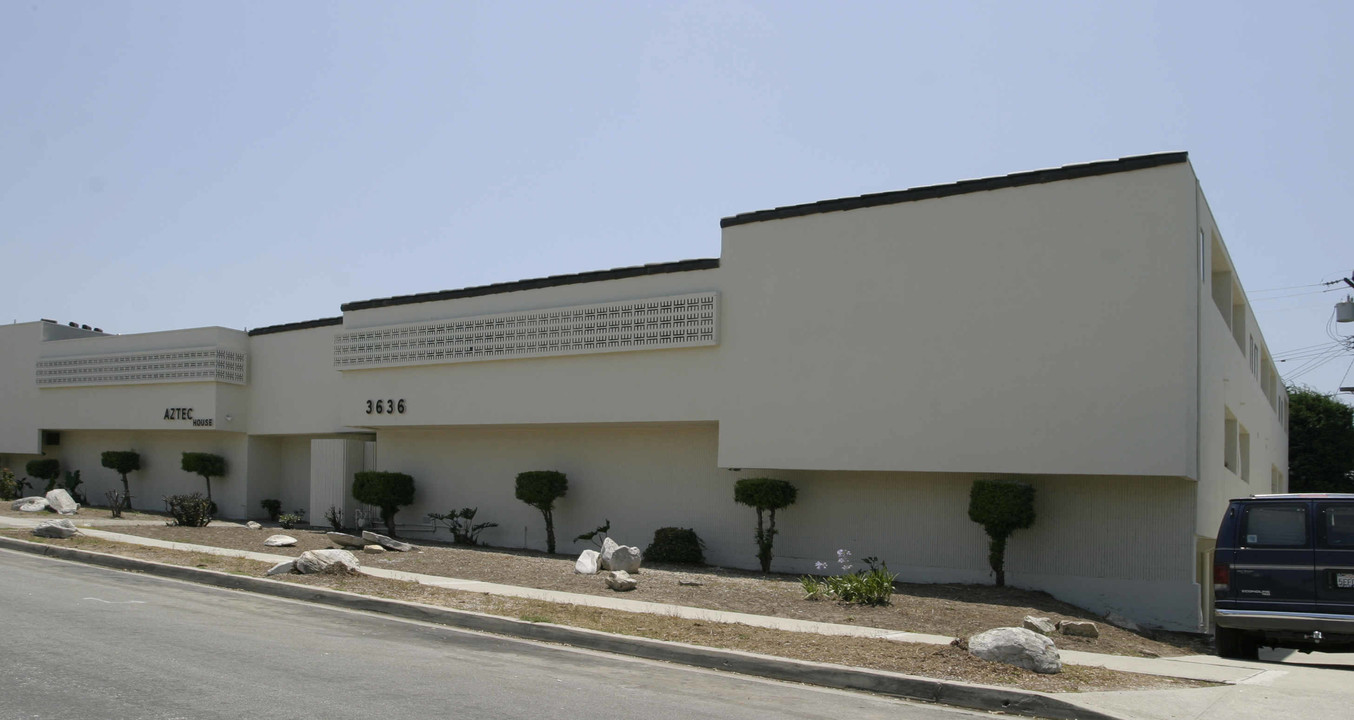 Aztec House Apartments in Torrance, CA - Building Photo