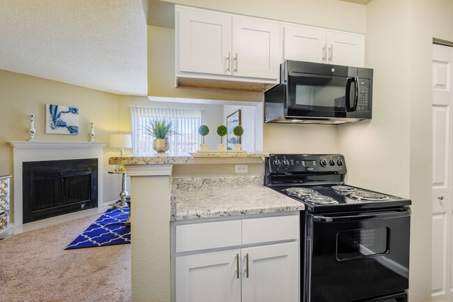 Bella Terra at City Center Apartments in Aurora, CO - Building Photo - Building Photo