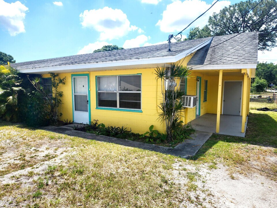 72 Bossieux Blvd in Melbourne, FL - Foto de edificio