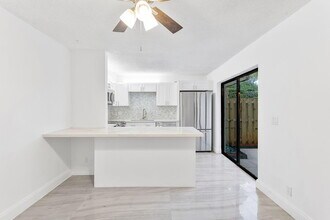 1624 Forest Lakes Cir in West Palm Beach, FL - Building Photo - Building Photo