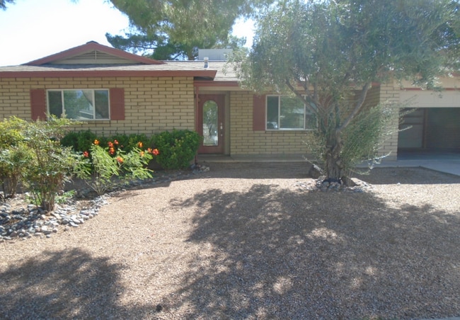 760 Crestwood Dr