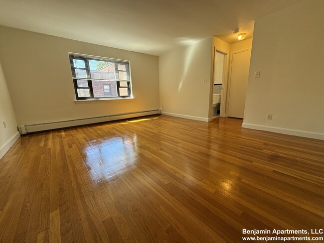 42 Harvard Ave, Unit 6 in Brookline, MA - Building Photo - Building Photo