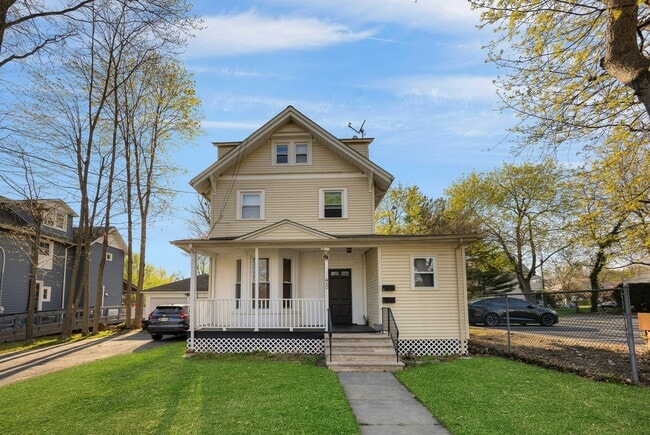 460 Orchard St in Englewood, NJ - Building Photo - Building Photo