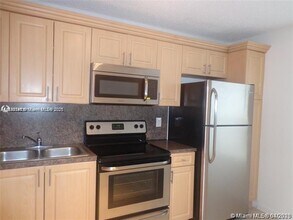 2276 SW 81st Ave in Miramar, FL - Building Photo - Building Photo
