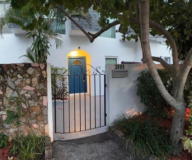 3908 SW 67th Terrace in Davie, FL - Building Photo - Building Photo