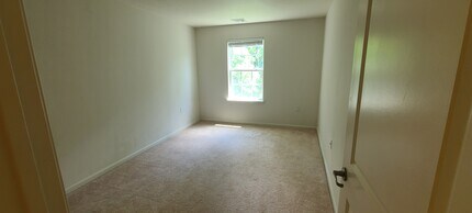 408 Waterview Ct in Cedar Knolls, NJ - Foto de edificio - Building Photo