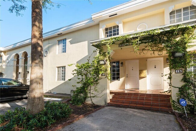 21 Madeira Ave in Coral Gables, FL - Building Photo - Building Photo