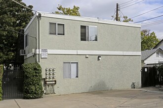 2416 S St in Sacramento, CA - Building Photo - Building Photo